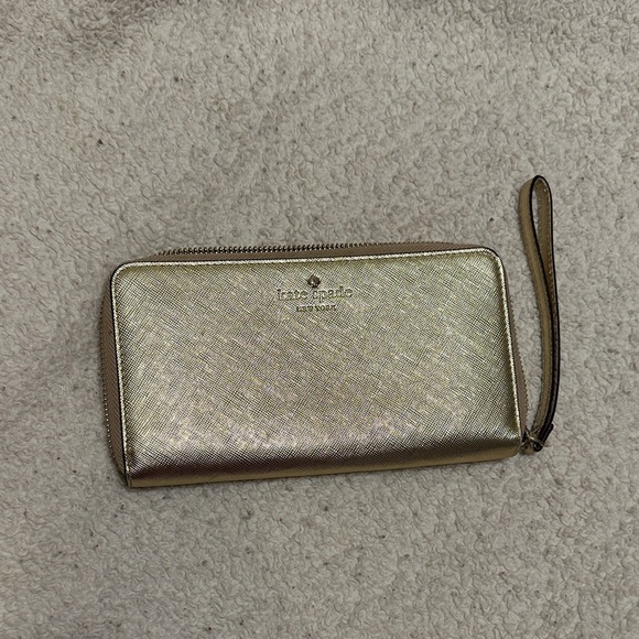 ✨ Kate Spade Metallic Gold Wristlet ✨ - Picture 1 of 5